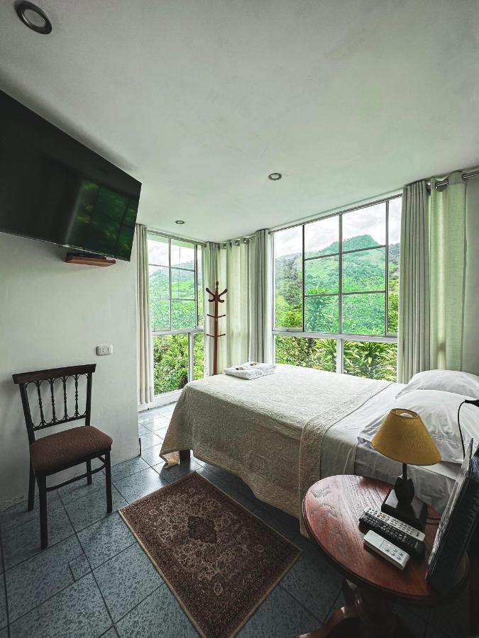 Albergue Turistico Gstir Pozuzo Εξωτερικό φωτογραφία